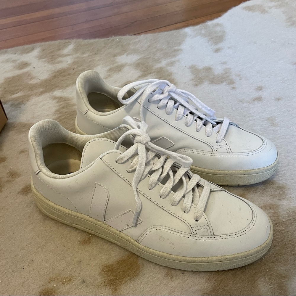 Veja V-12 White